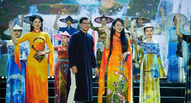 Không chỉ là thời trang áo dài, “Xứ sở Thần tiên - Non nước Cao Bằng” là tiếng lòng của NTK Vũ Thảo Giang.