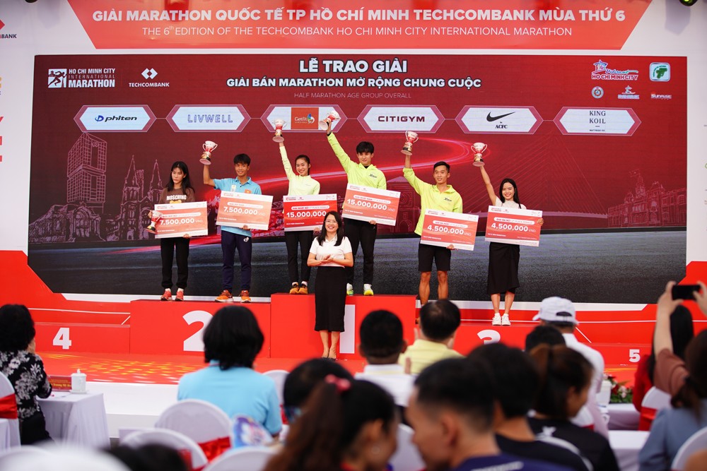 VĐV Yebei Edwin Kiptoo và Nguyễn Thị Oanh vô địch Marathon Quốc tế TP. HCM Techcombank mùa giải thứ 6 - 1