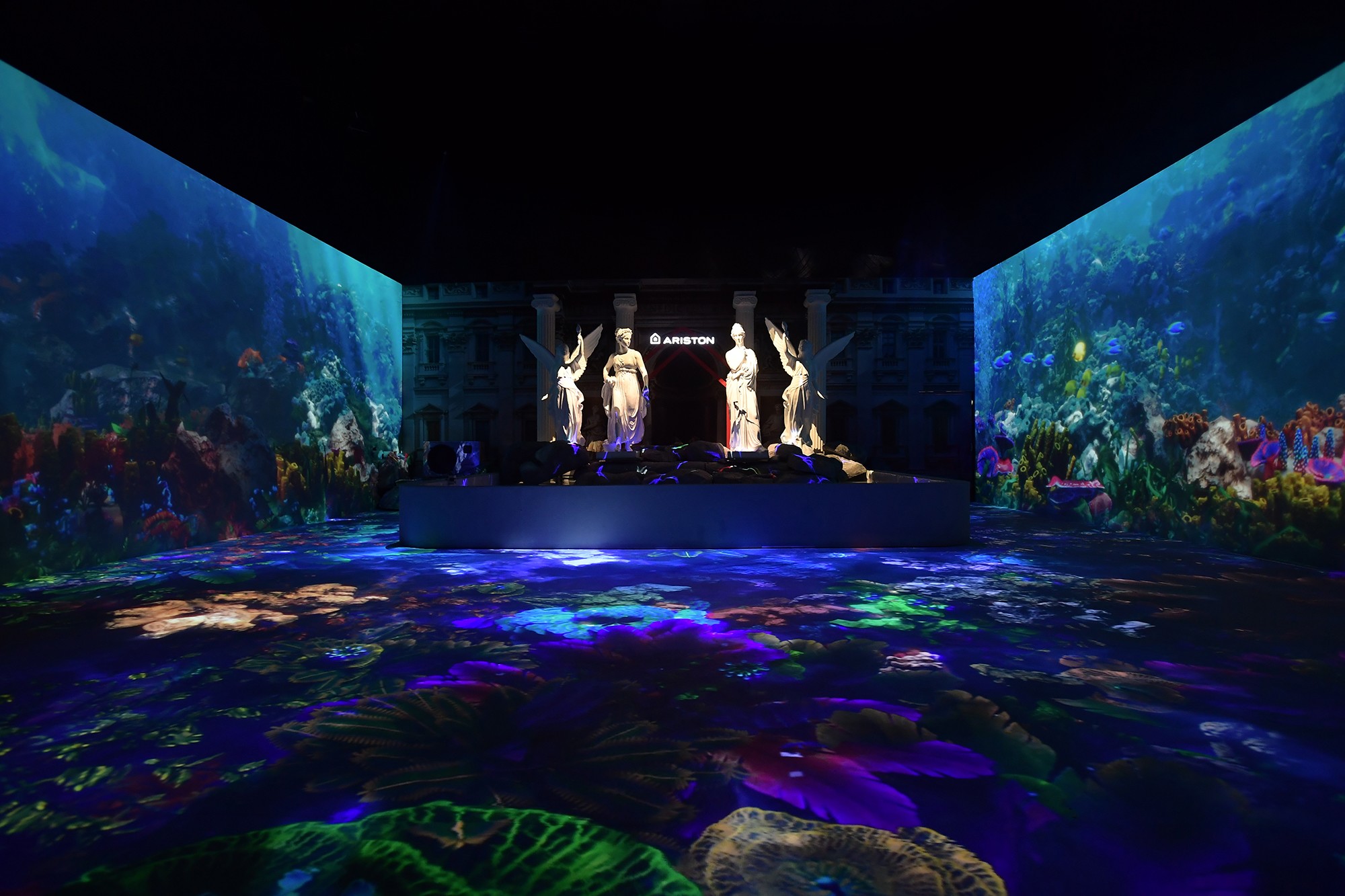 Triển lãm nghệ thuật đa giác quan Vườn Thư Thái đã mang đến một trải nghiệm nghệ thuật kết hợp công nghệ mới lạ cho khách tham quan (Ảnh: Ariston Vietnam)