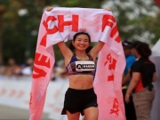 Thể thao - VĐV Yebei Edwin Kiptoo và Nguyễn Thị Oanh vô địch Marathon Quốc tế TP. HCM Techcombank mùa giải thứ 6