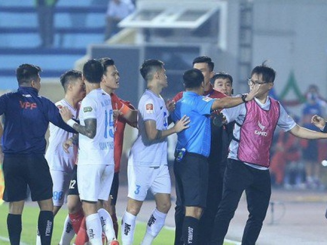 Bóng đá - HLV Gong Oh-kyun đối mặt án phạt sau màn dằn mặt cầu thủ Nam Định