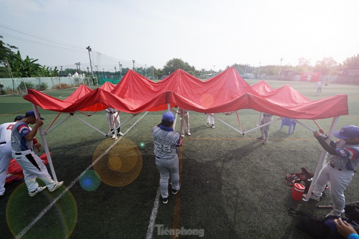 Do TPHCM chưa có sân bóng chày nên
các bạn thường phải tự thiết kế sân mỗi khi muốn chơi.