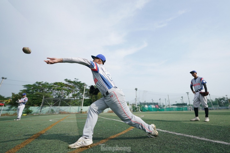 Hình ảnh khởi động vui nhộn dù TPHCM
chưa có sân chơi đúng nghĩa cho cho bộ môn này.