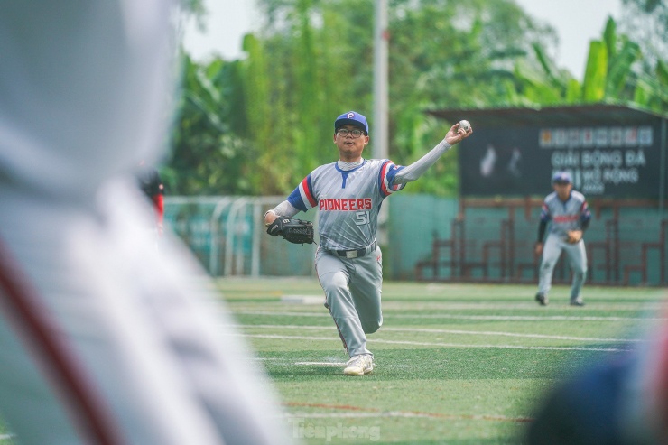 Cầu thủ
Martin Lin (lai Đài Việt, sinh năm 2000) có bằng thạc sĩ về chấn
thương thể thao, làm việc tại phòng khám chuyên về điều trị chấn
thương thể thao ở TPHCM.