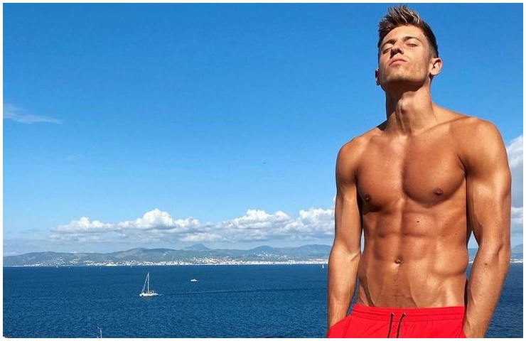 Rõ ràng, Marcos Llorente có body đẹp không góc chết, không cần phải photoshop.

