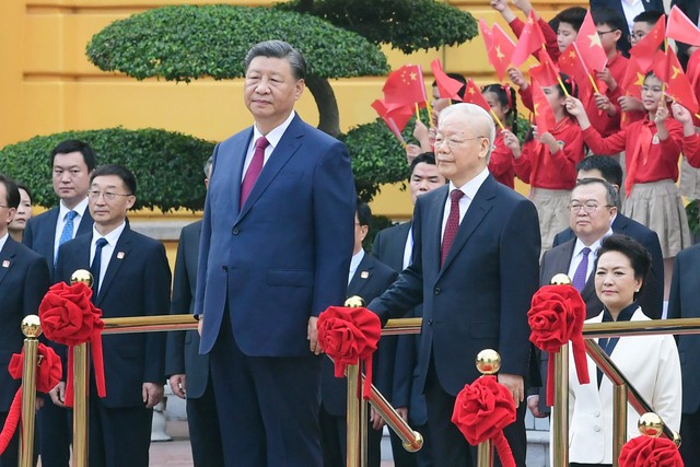 Tổng Bí thư Nguyễn Phú Trọng và Tổng Bí thư, Chủ tịch nước Trung Quốc Tập Cận Bình tại lễ đón cấp Nhà nước. Ảnh: Hữu Hưng