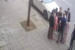 Pháp luật - Nhóm nam, nữ nổ súng đe dọa đòi nợ 10 triệu đồng trên Quốc lộ 9