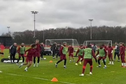 Bóng đá - Fan MU sốc trước buổi tập chuẩn bị đấu Bayern, cầu thủ bị chê như nghiệp dư