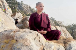 Đời sống Showbiz - "Cô Xuyến" Hoàng Yến cạo đầu xuất gia: Tôi sai với 4 người chồng cũ