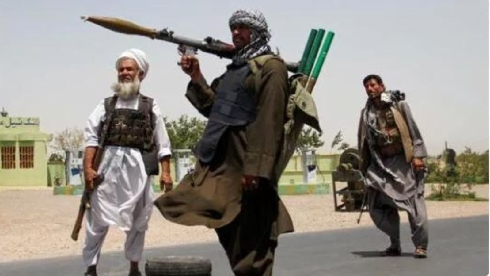 Các tay súng của nhóm Tehreek-e-Jihad Pakistan. Ảnh: Reuters