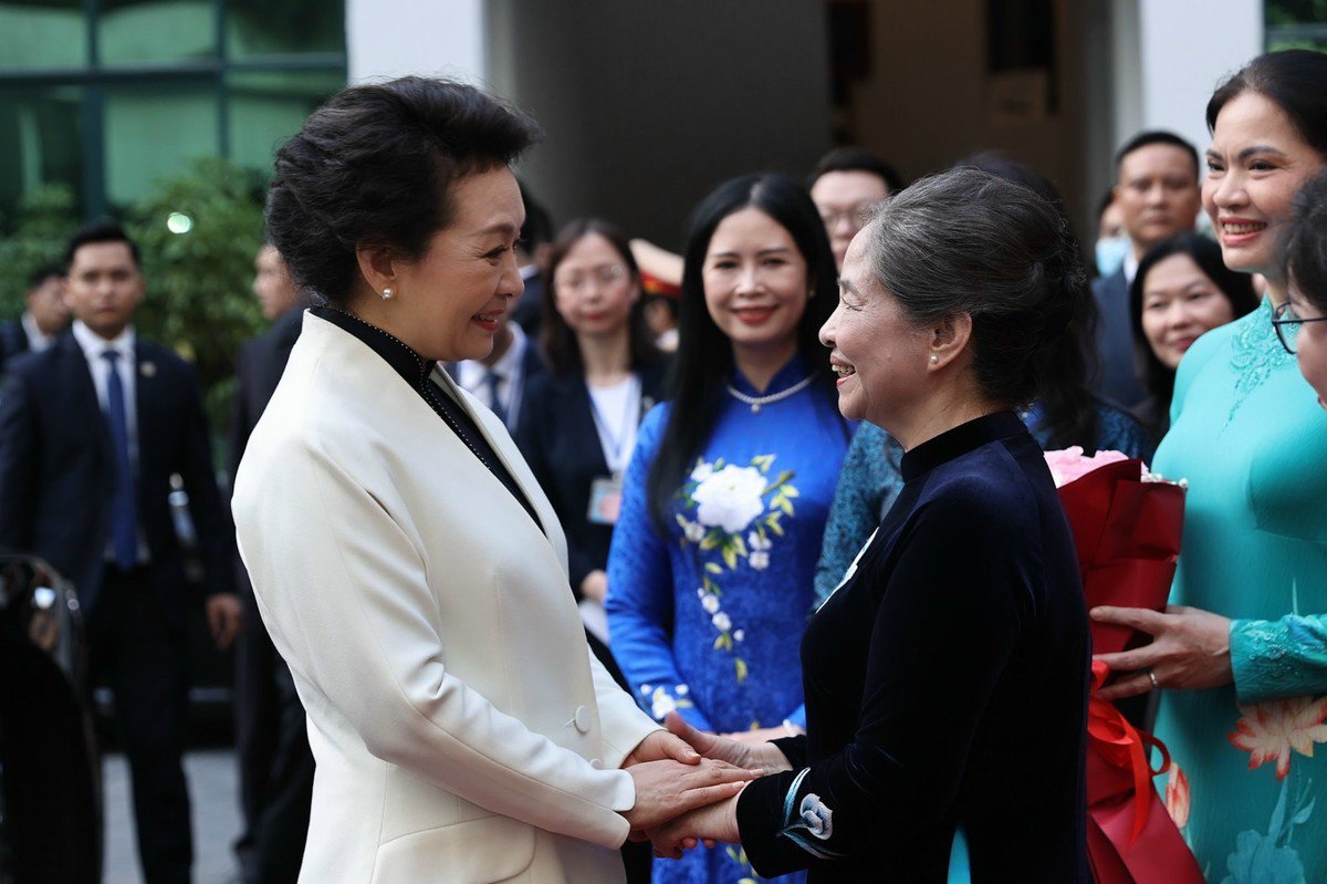 Hai Phu nhân gặp nhau tại Bảo tàng Phụ nữ Việt Nam. (Ảnh: Đoàn Bắc)