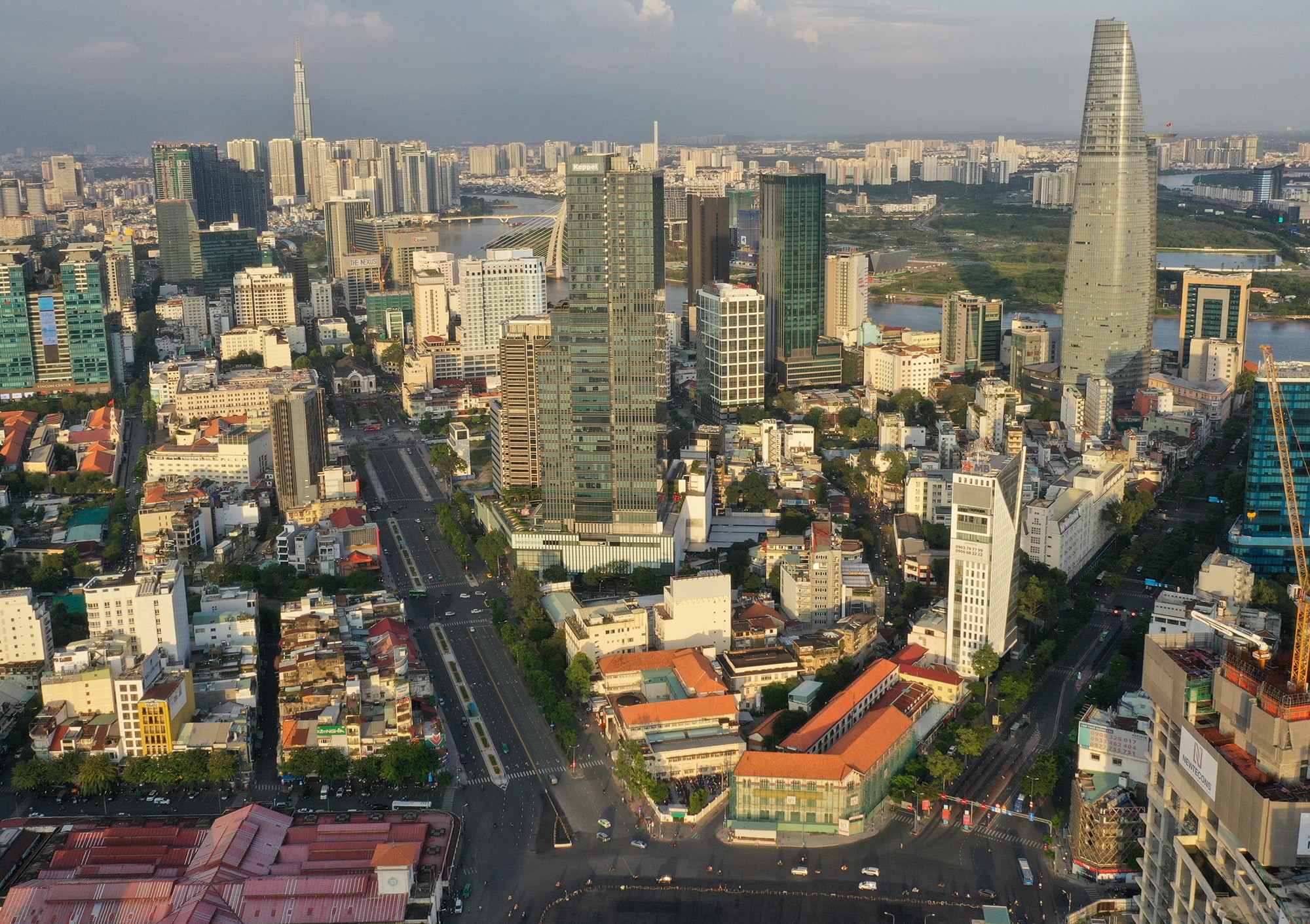 Đường Lê Lợi, quận 1 từ Nhà hát Thành phố đến chợ Bến Thành dài gần 1km, là một trong những tuyến đường có vị trí đắc địa, sầm uất và đắt đỏ nhất ở trung tâm TP.HCM.
