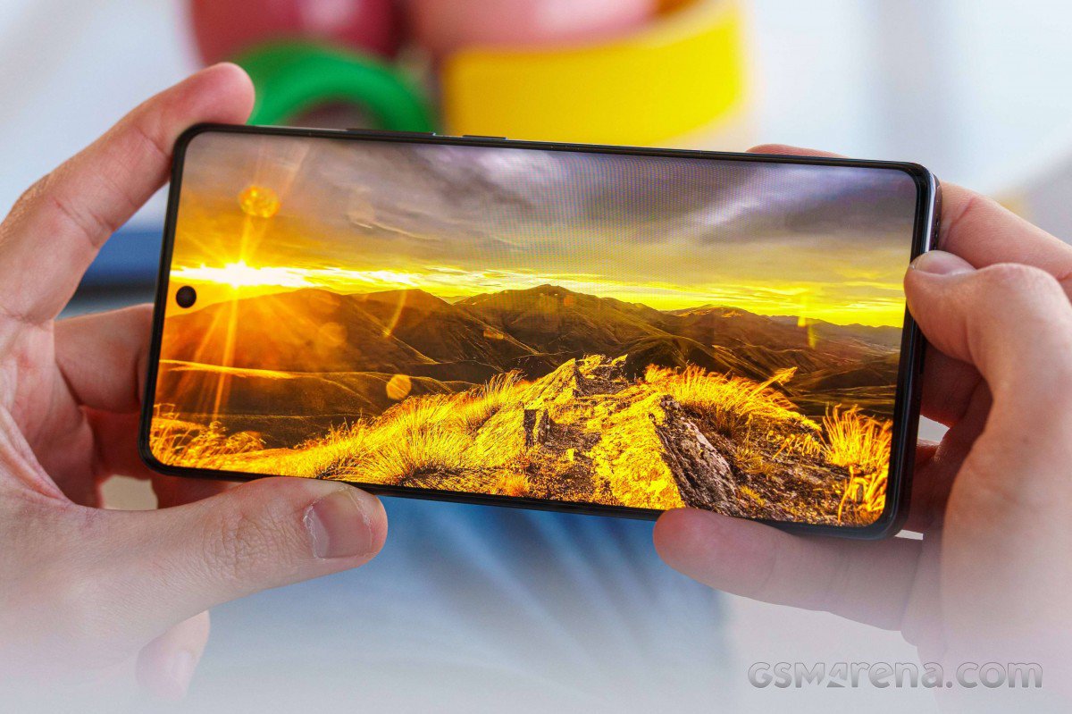 Màn hình của chiếc smartphone cao cấp này siêu sáng.