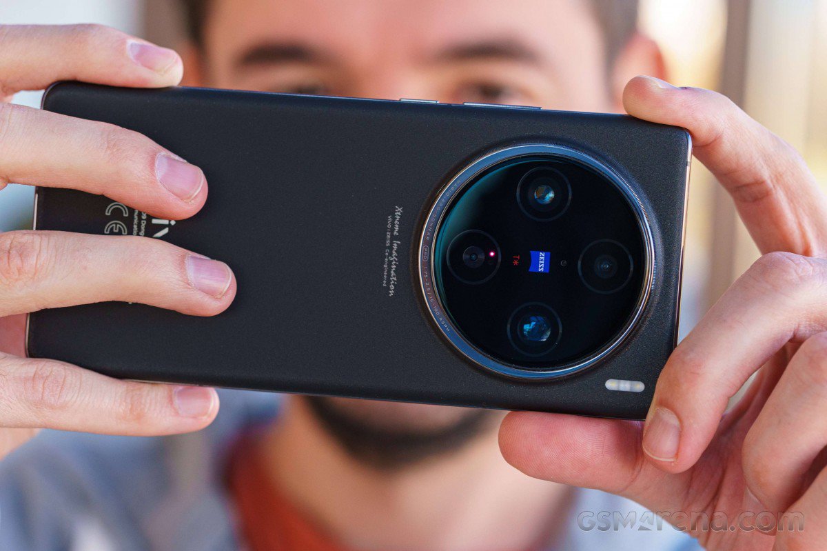 Camera có khả năng zoom 100x ấn tượng.