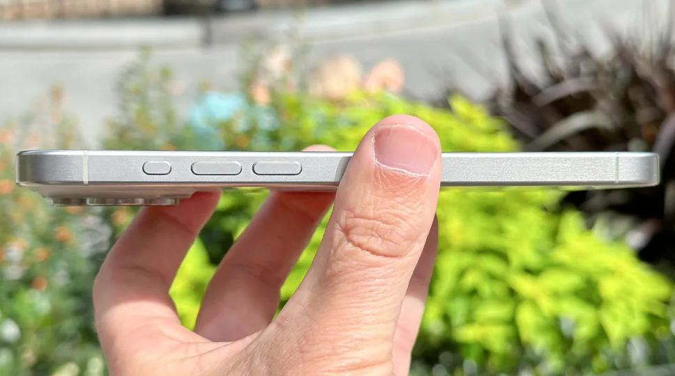 Nút hành động trên iPhone 15 Pro.