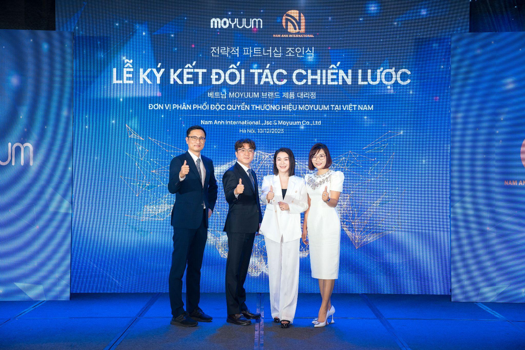 Đại diện Công ty TNHH Moyuum và đại diện công ty cổ phần Nam Anh