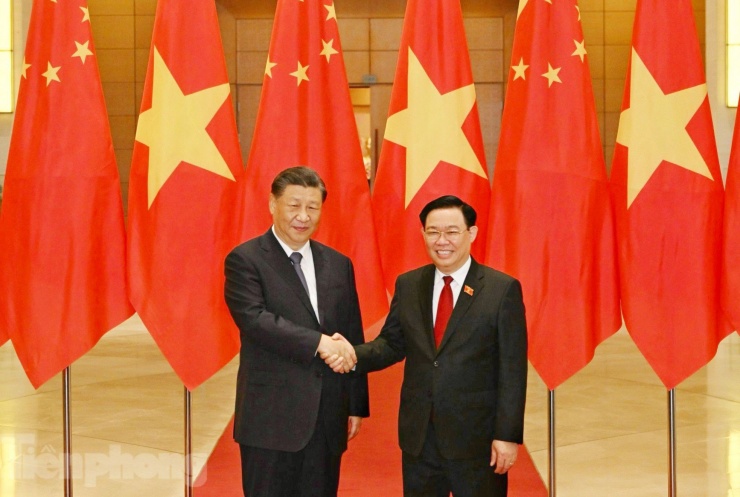 Tổng Bí thư, Chủ tịch Trung Quốc Tập Cận Bình có cuộc hội kiến Chủ tịch Quốc hội Vương Đình Huệ. (Ảnh: Nhật Minh)