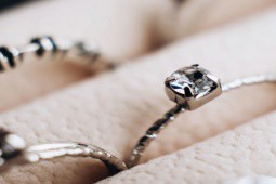 11 xu hướng nhẫn đính hôn năm 2024 sẽ khiến bạn phải nói “Tôi đồng ý“