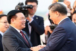Chuyên cơ chở Tổng Bí thư, Chủ tịch nước Trung Quốc Tập Cận Bình và Phu nhân rời thủ đô Hà Nội