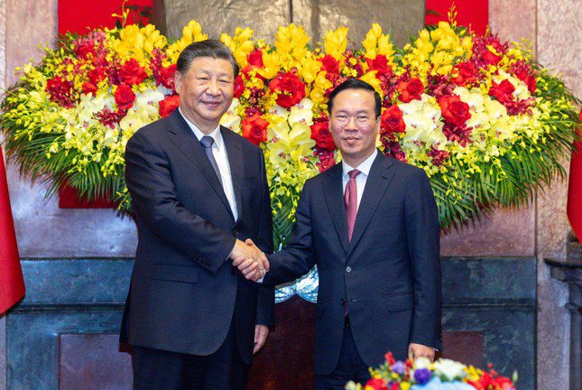 Chủ tịch nước Võ Văn Thưởng chụp ảnh chung với Tổng Bí thư, Chủ tịch nước Trung Quốc Tập Cận Bình trước cuộc hội đàm ngày 13/12.