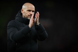 Bóng đá - Nhà báo Piers Morgan lấy Ronaldo để mỉa mai MU, Ten Hag đón "mưa kỷ lục buồn"