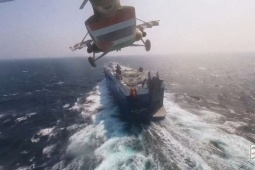 Thế giới - Tàu dầu Na Uy trúng tên lửa trên Biển Đỏ