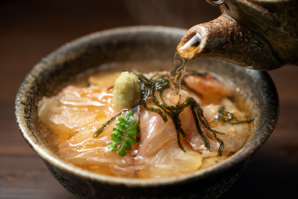Kiểu ăn cơm kỳ lạ này của người Nhật khiến du khách tròn mắt ngạc nhiên - 7