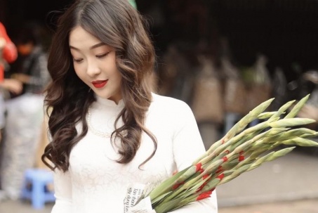 Gen Z ưa trào lưu diện áo dài chụp ảnh Tết, giữ nét duyên dáng con gái Việt