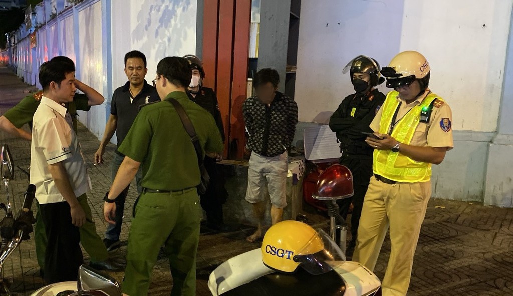 Lực lượng chức năng bắt đối tượng trộm taxi