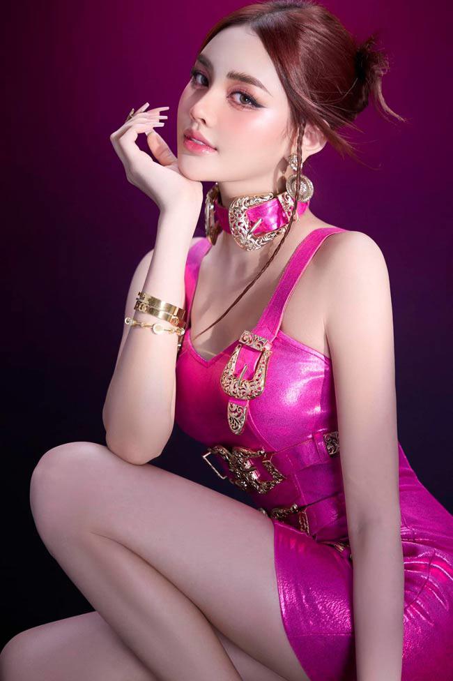 Nguyễn Đan Tiên (sinh năm 1999, quê Bắc Giang) được truyền thông đặc biệt chú ý khi tham gia cuộc thi 'Miss International Queen Vietnam 2023' (Hoa hậu Chuyển giới Việt Nam 2023).
