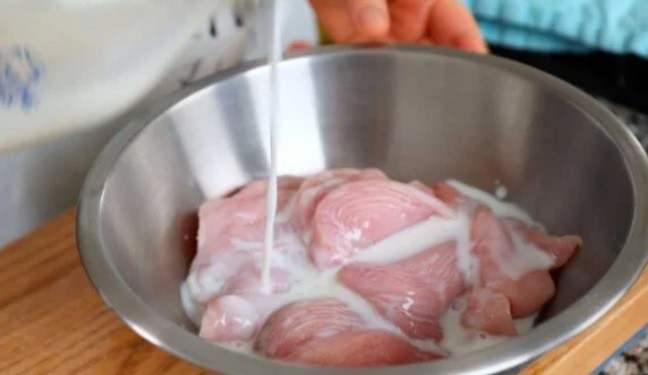 Tối nay ăn gì: Bỏ túi công thức ức gà om cay tuyệt hảo, cực hợp cho bữa cơm ngày lạnh - 2