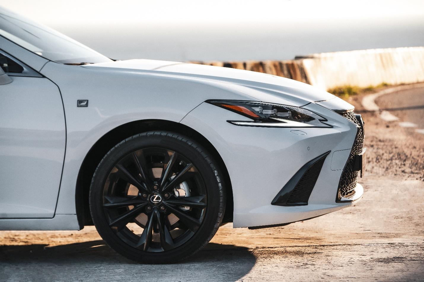 Lexus ES 250 F SPORT tại Việt Nam