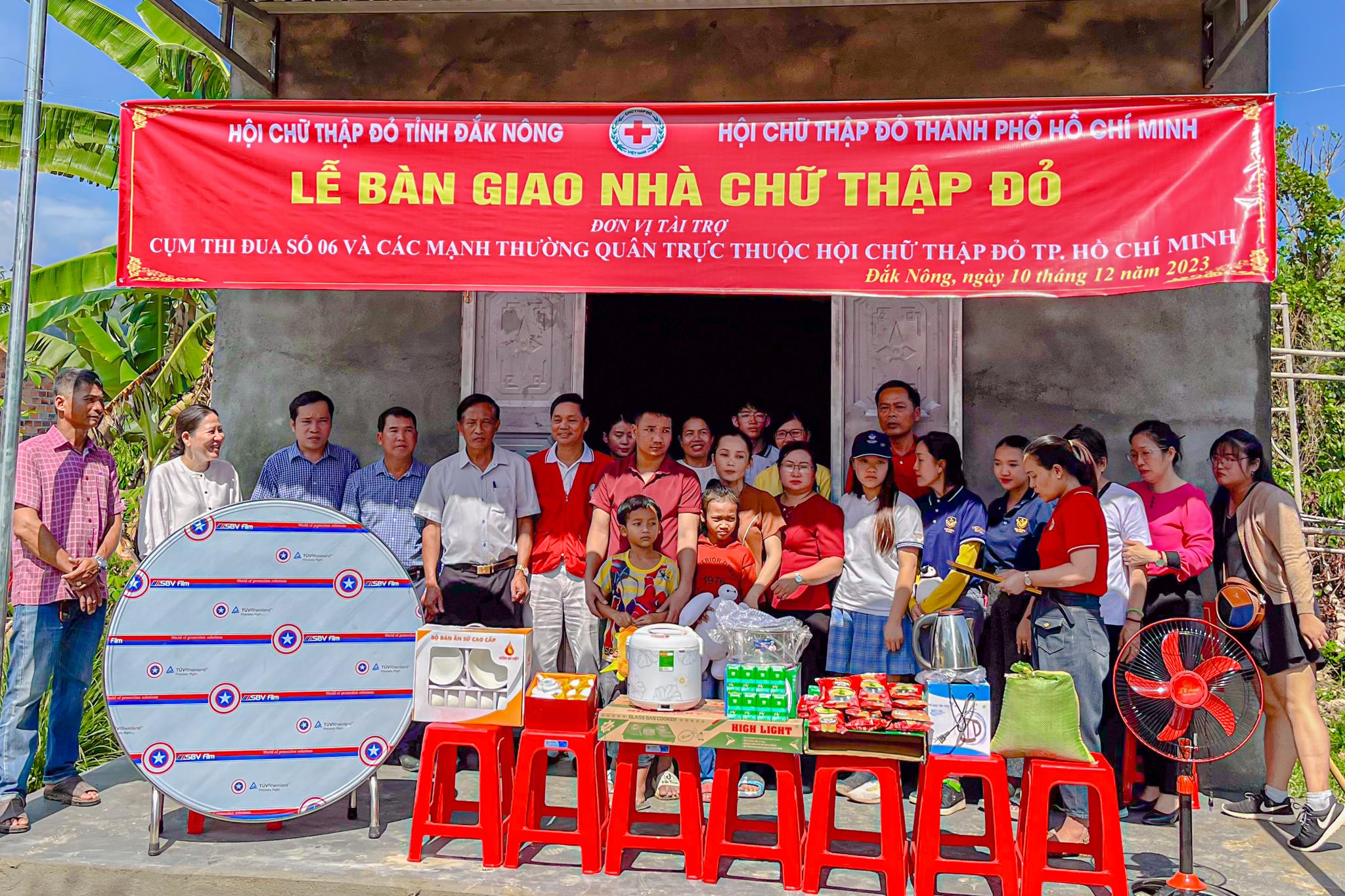 Victoria School đồng hành cùng Hội Chữ thập đỏ trao tặng nhà cho hộ khó khăn