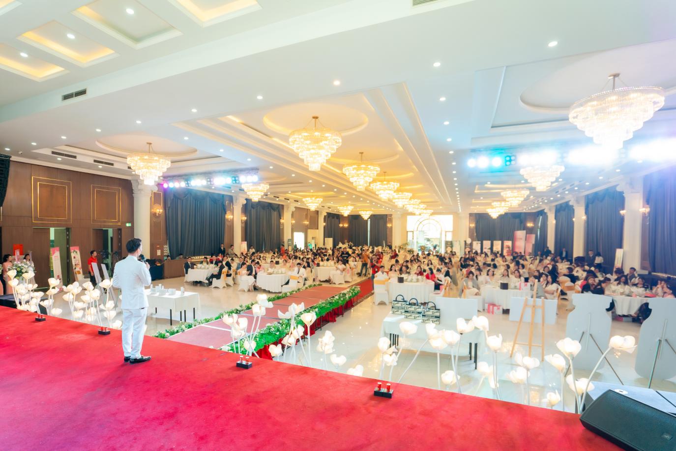 Sự kiện thu hút đông đảo khách hàng là các chủ spa nổi tiếng