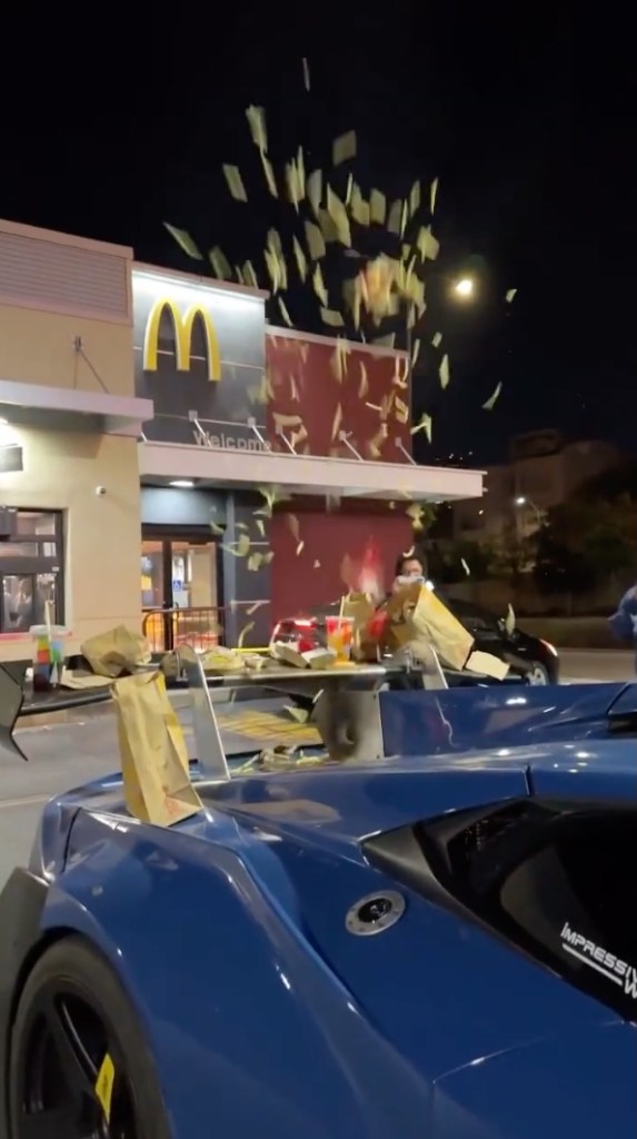 Người lái xe đã khiến khoai tây chiên bay lên trời.