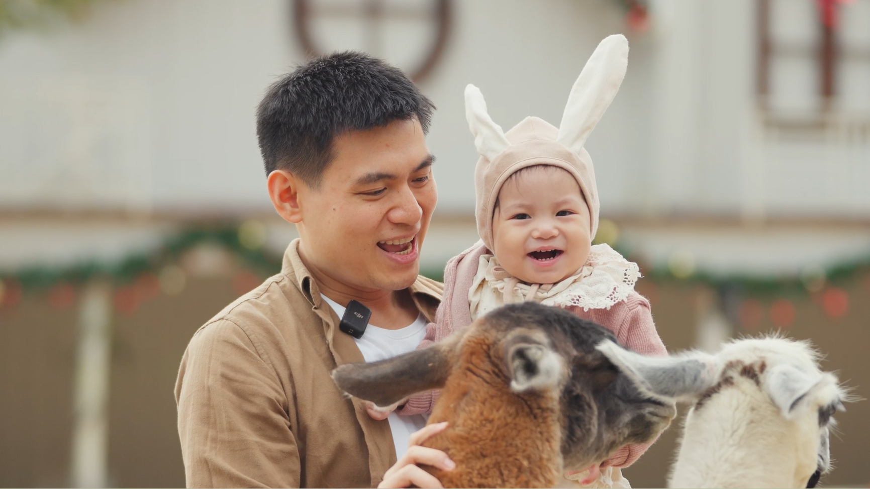 Bé Pam xuất hiện xinh tươi bên ông bô Long “hạt nhài”