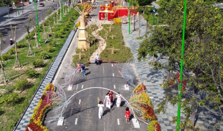 Đường hoa xuân Phan Thiết năm 2023. Ảnh PN.