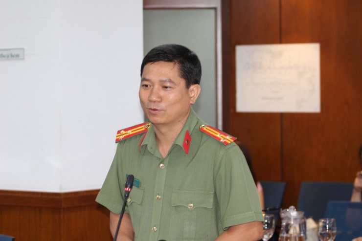 Thượng tá Lê Mạnh Hà cảnh báo về các hội nhóm kín có tên gọi như “Hội bùng nợ”, “Hội vỡ nợ làm liều”... tràn lan trên mạng xã hội. Ảnh: THÀNH NHÂN