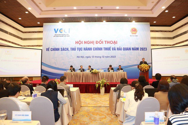 Hội nghị có sự tham dự của lãnh đạo Bộ Tài chính, Tổng cục Thuế, Tổng cục Hải quan.