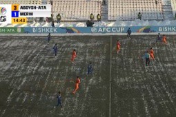 Choáng váng cúp châu Á: Đại tiệc 11 bàn thắng dưới thời tiết băng giá