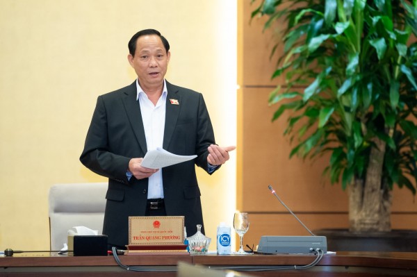 Phó Chủ tịch Quốc hội Trần Quang Phương phát biểu tại phiên họp.