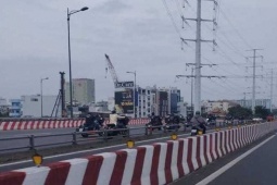 Tin tức trong ngày - Đoàn mô tô lưu thông trên làn đường ô tô trên cầu Bình Lợi để phục vụ đám cưới