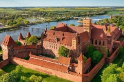 Kinh doanh - Lâu đài lớn nhất thế giới tốn 30 triệu viên gạch, mất 132 năm để xây dựng