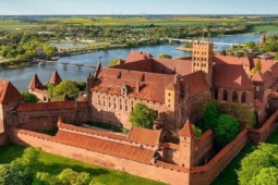 Kinh doanh - Lâu đài lớn nhất thế giới tốn 30 triệu viên gạch, mất 132 năm để xây dựng