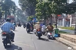 Tin tức trong ngày - TP.HCM: Xác minh đoạn clip CSGT đạp ngã người dân xuống đường