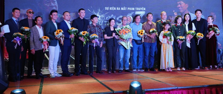 Ê-kíp đoàn phim&nbsp;Đội điều tra số 7 trong buổi họp báo ra mắt tại Hà Nội