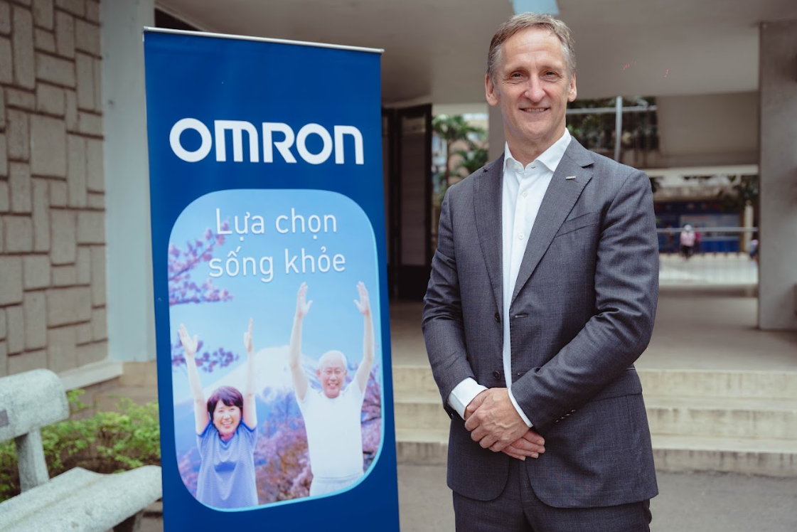 Ông Frans Velkers, Giám đốc điều hành OMRON Healthcare Singapore