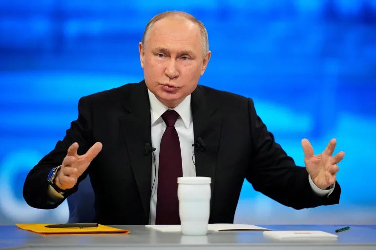 Ông Putin trong cuộc họp báo cuối năm 2023.