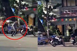 Hà Nội: Một cảnh sát bị thương khi khống chế đối tượng cầm dao trên phố