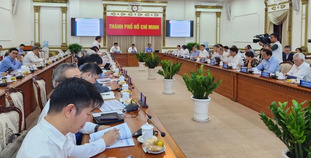 Phiên họp của Hội đồng tư vấn triển khai thực hiện Nghị quyết 98/2023 và Tổ Chuyên gia tư vấn xây dựng, phát triển hệ thống đường sắt đô thị TP HCM ngày 15-12; Ảnh: Nguyễn Phan